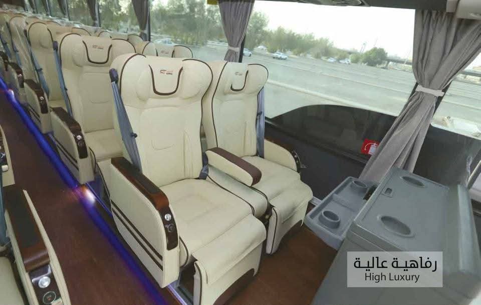 مقاعد باص VIP لرحلة العمرة من الرياض